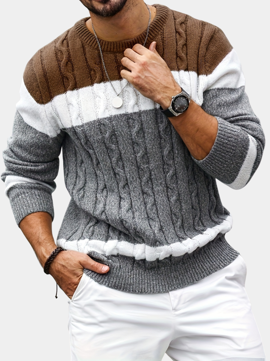 Men's colour block cable knit jumper in grey, close-up of the ribbed cuffs