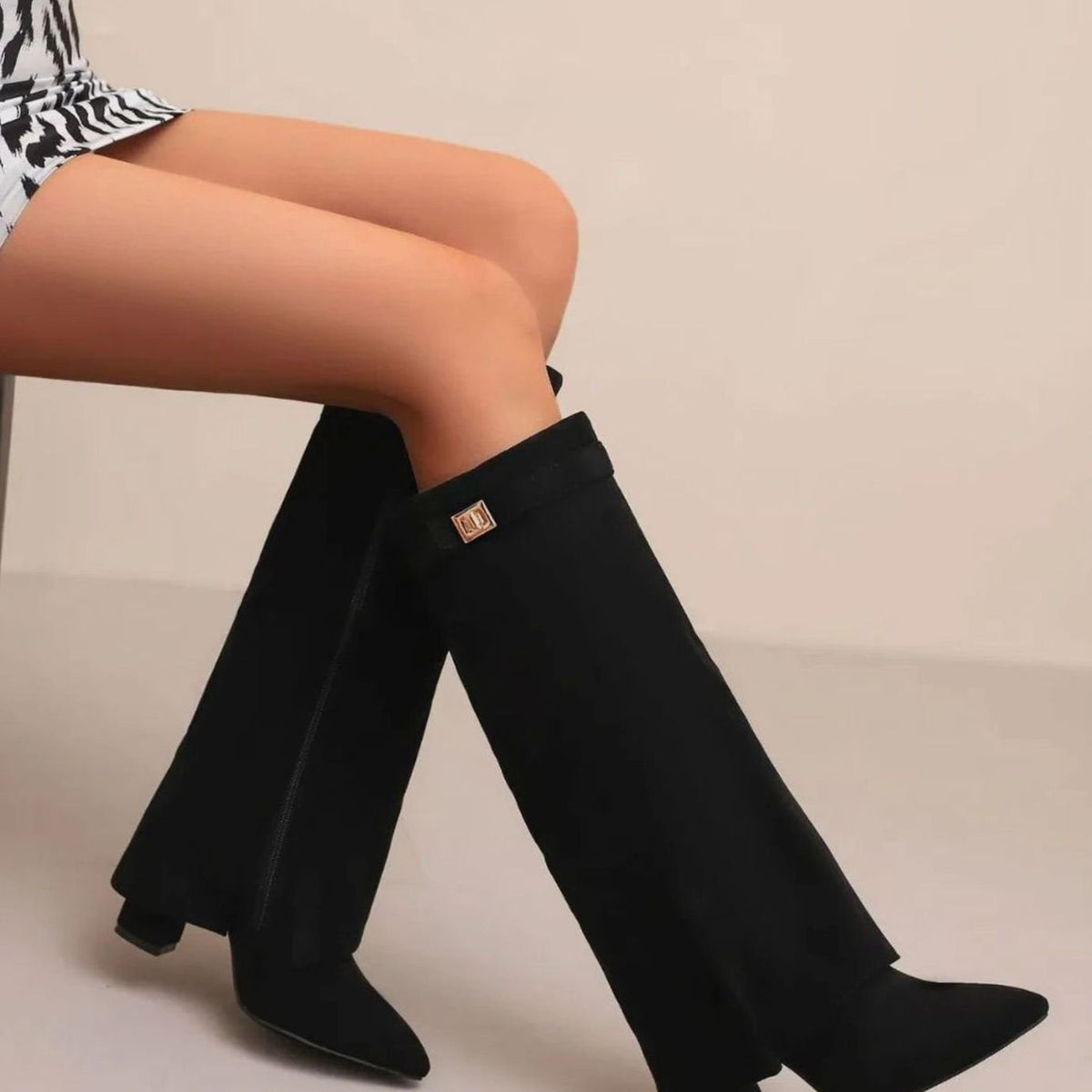 Plush Suede pointed-toe buckle thigh-high boots