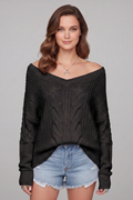 Women's oversized knitted jumper in black with a round neck and ribbed cuffs