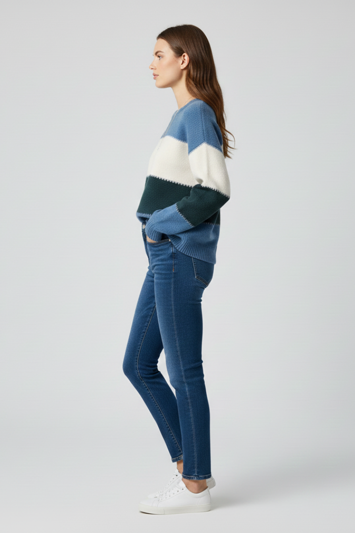 Women's relaxed-fit striped knit jumper in blue with a crew neckline